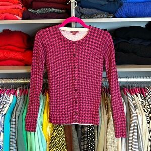 Merona pink/maroon houndstooth print long sleeve front button cardigan size XS